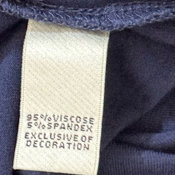 Neiman Marcus sz lg top in navy with a ribbon accent on the back - Picture 13 of 14